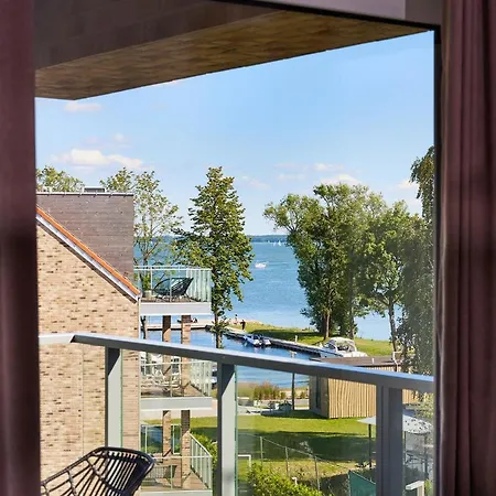 E18 W Nautica Nad Jeziorem W Gizycku * 吉日茨科